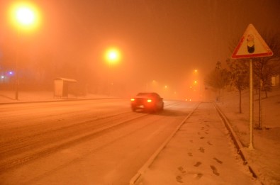 Eskişehir'de kar nedeniyle yolları kapadı!