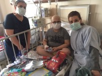 OYUNCAK BEBEK - Gönüllüler 23 Nisan'da Hastane Ziyaretinde Bulundu