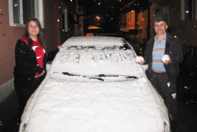 Hisarcık'ta 23 Nisan'da Yağan Kar Şaşırttı