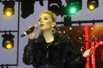 İrem Derici Yeni Single'ının İlk Konserini İstanbul'da Verdi