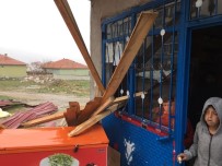 Yozgat'ta Şiddetli Rüzgar Çatıları Uçurdu