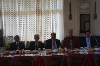 MESUT ÖZAKCAN - Başkan Özakcan, Şoförlerle Bir Araya Geldi