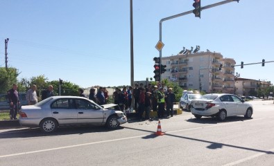 Demre'de Kaza Açıklaması 2 Yaralı