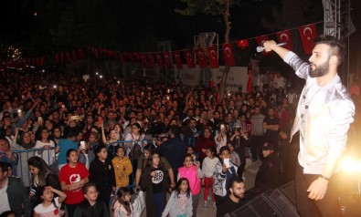Emre Kaya 23 Nisan'da Adana'da Sahne Aldı