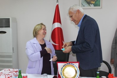 ESOB Emekli Olan Personelini Plaketle Uğurladı