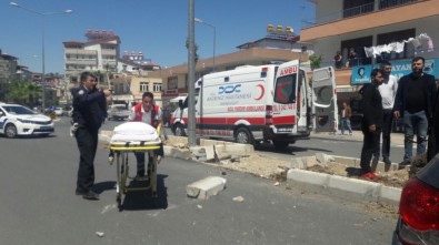 Manavgat'ta Otomobil Çiçek Diken İşçilere Çarptı Açıklaması 3 Yaralı