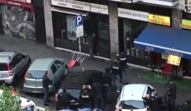 Polis bıçaklı şahsı böyle vurdu