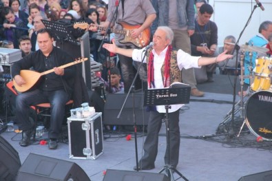 Edip Akbayram 1 Mayıs'ta Zonguldak'ta