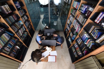 İstanbul 24 Saat Açık Bir Kütüphaneye Daha Kavuştu