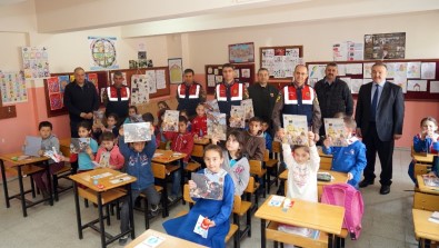 Jandarma, 23 Nisan'da Çocukları Unutmadı