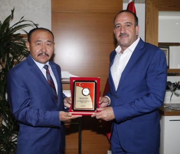 Kırgız Türklerinden Başkan Duruay'a Ziyaret
