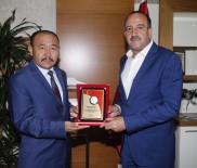 KIRGIZ TÜRKLERİ - Kırgız Türklerinden Başkan Duruay'a Ziyaret