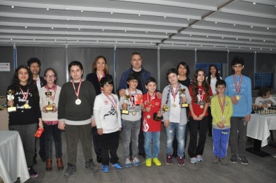 Satranç Şampiyonları İzmir'de Buluştu