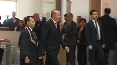 Cumhurbaşkanı Erdoğan ve Kılıçdaroğlu tokalaştı
