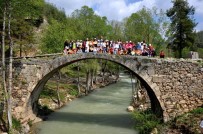 TARIH BILINCI - Toroslar Belediyesi'nden Öğrencilere Tarih Ve Doğa Gezisi