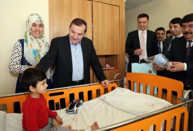 Başkan Kadıoğlu'ndan Çocuk Hastalara Ziyaret