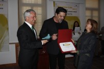 BEYAZIT ÖZTÜRK - Beyazıt Öztürk, Anadolu Üniversitesi'ndeki Ödül Törenine Katıldı