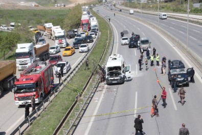 İstanbul'da Servis Minibüsünde Patlama Açıklaması 6 Yaralı