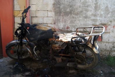 Tekirdağ'da 2 Motosiklet Gece Yarısı Kundaklandı