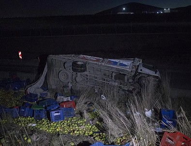 Ankara'da yolcu otobüsü ile kamyon çarpıştı: 11 yaralı