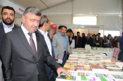 Başkan Akdoğan'dan 'Kitap Fuarı'na' Davet