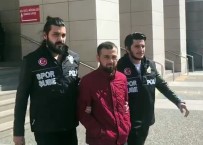 KALECI VOLKAN - Fenerbahçeli Kaleci Volkan Demirel'e  Cep Telefonu Atan Taraftar Yakalandı