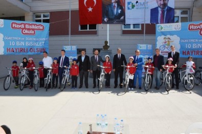İzmit'te 178 Öğrenciye Bisikletleri Teslim Edildi