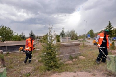 Melikgazi Belediye Sınırları İçerisindeki 28 Mezarlıkta Çevre Düzenleme Çalışması