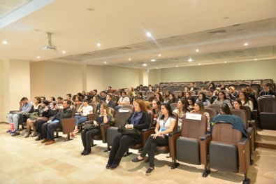 SAÜ'de 'Çevirmenlik Ve Meslekleşme' Konuşuldu