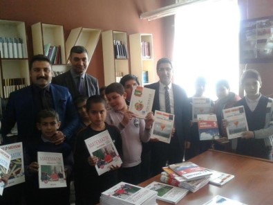 Ağrı'da Köy Okullarına Kitap Kampanyası Düzenlendi