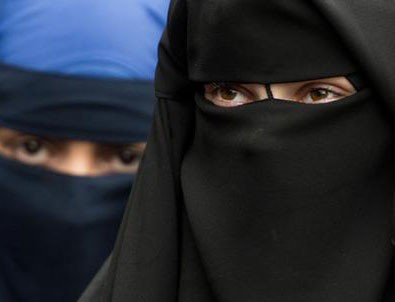 Almanya’da burka ve nikap yasaklandı
