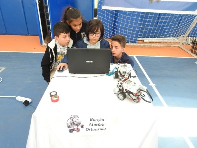 Artvin'de Ortaokullar 'Robotik Yarışmasında' Boy Gösterdi