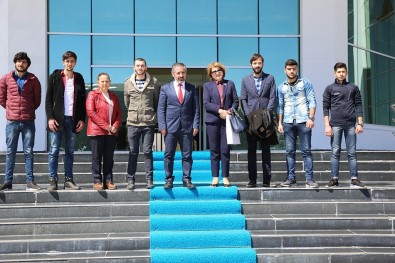 Eğitim Müşaviri Nesibova, Azerbaycan Uyruklu Öğrencilerle Buluştu