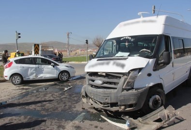 Sivas'ta Zincirleme Trafik Kazası Açıklaması 5 Yaralı