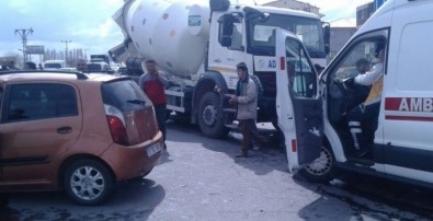 Tatvan'da Trafik Kazası Açıklaması 2 Yaralı