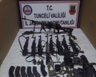 KİMLİK TESPİTİ - Tunceli'de Çok Sayıda Silah Ve Mühimmat Ele Geçirildi