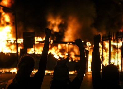Brezilya'da Sendikalar Tasarruf Tedbirlerine Karşı Halkı Sokağa Döktü