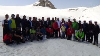 HAKKARİ VALİSİ - Hakkari'de Valilik Kupası Kayak Yarışması Düzenlendi