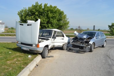 Manisa'da Trafik Kazası Açıklaması 1 Yaralı