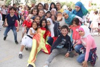 ÇOCUK TİYATROSU - Suriyeli Çocuklar, Mersin Barosunun Şenliğinde Doyasıya Eğlendi