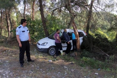 Takla Atan Otomobilde Sıkışan Sürücüyü İtfaiye Kurtardı