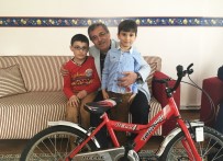 SELÇUK ÇETIN - Başkan Çetin'den Sünnet Çocuklarına Bisiklet Hediyesi