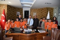 UZUN ÖMÜR - Başkan Üzülmez, Dürdane Özdilek Ortaokulu Futbol Takımını Ağırladı