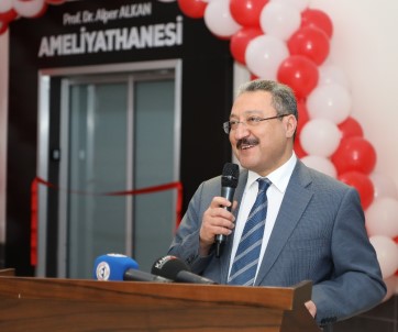 ERÜ Diş Hekimliği Fakültesi Hastanesi Ameliyathanesine Eski Dekan Prof. Dr. Alper Alkan'ın İsmi Verildi