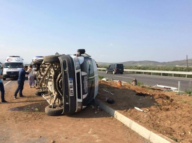 Manisa'da Tarım İşçilerini Taşıyan Minibüs Devrildi Açıklaması 17 Yaralı