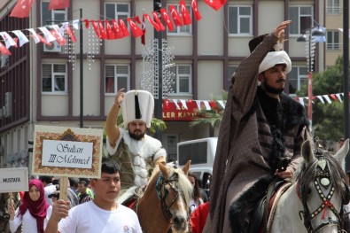 477. Mesir Macunu Festivali Kortej Yürüyüşüyle Başladı