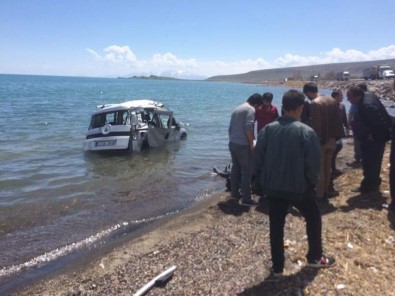 Ahlat'ta Trafik Kazası Açıklaması 1 Ölü 3 Yaralı