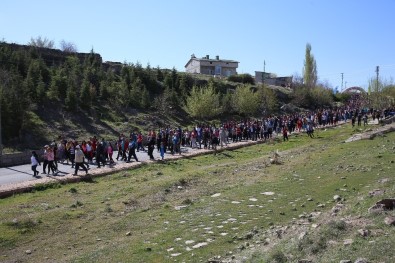 Büyükşehir'in Sağlıklı Yaşam Yürüyüşü'ne 3 Bin Kişi Katıldı