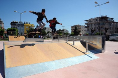 Kepez'de Çocuk Parkları Yenileniyor