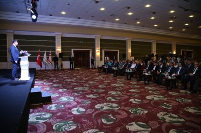 KKTC'de 'Dünyada, Türkiye'de Ve KKTC'de Ekonomik Gelişmeler Ve Beklentiler Konferansı'